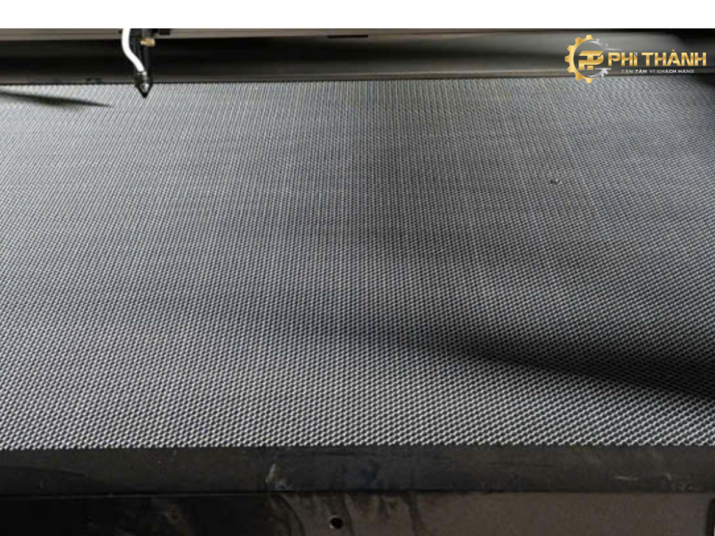 Bàn Tổ Ong Nhôm Dùng Cho Máy Cắt Laser 1930