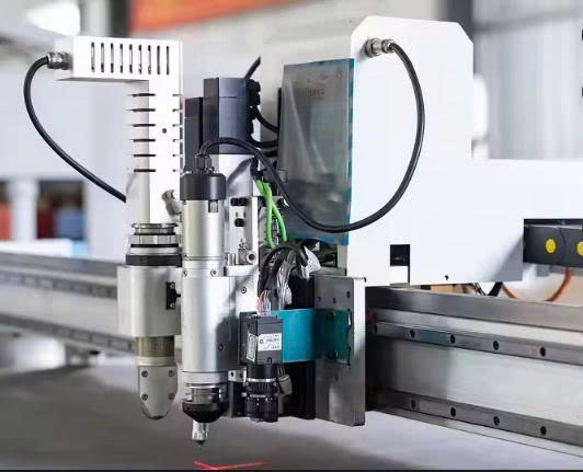 Máy cắt dao CNC PT1625