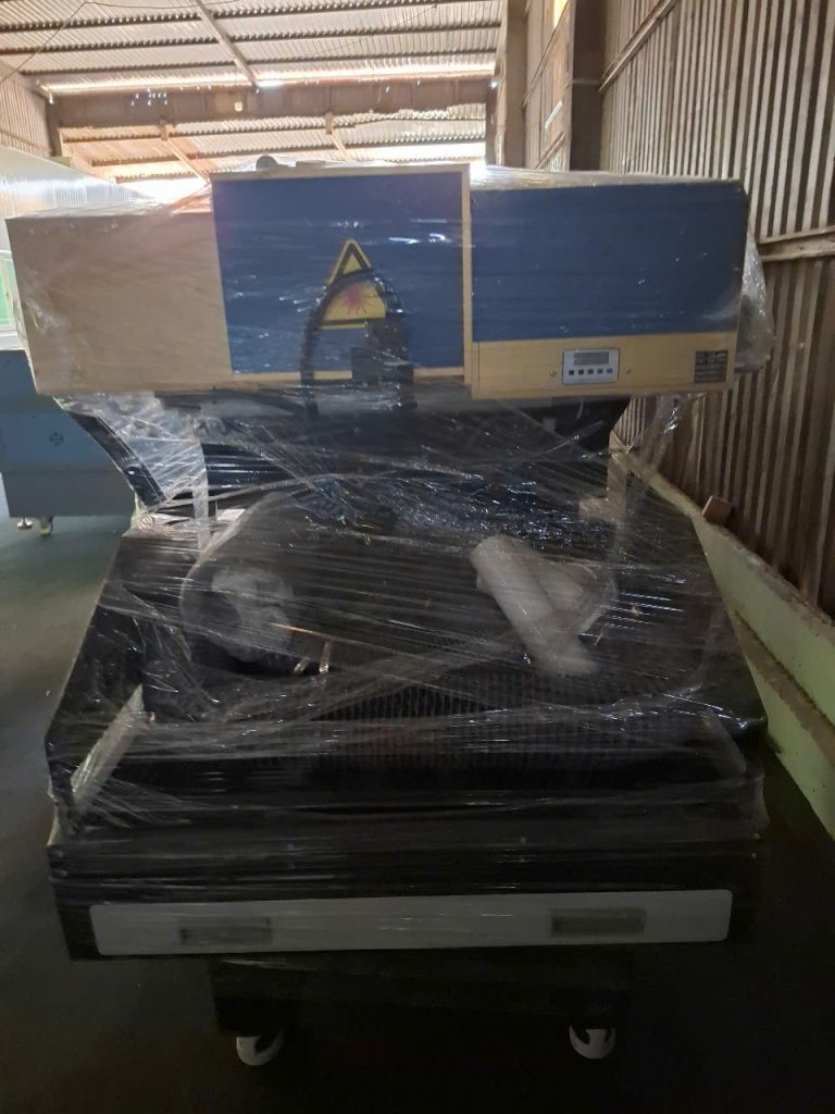 máy cắt laser