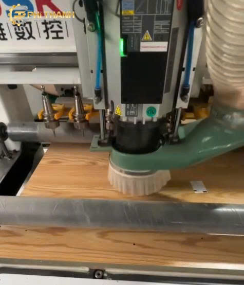 Máy cắt gỗ CNC