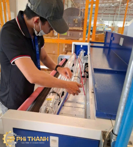 bong dèn máy cắt